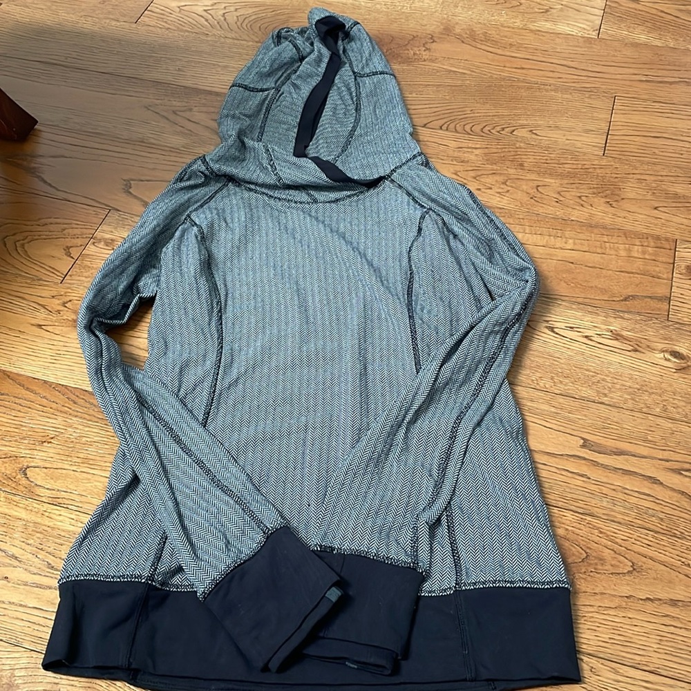 Lululemon Herringbone Light Gray Pullover 6